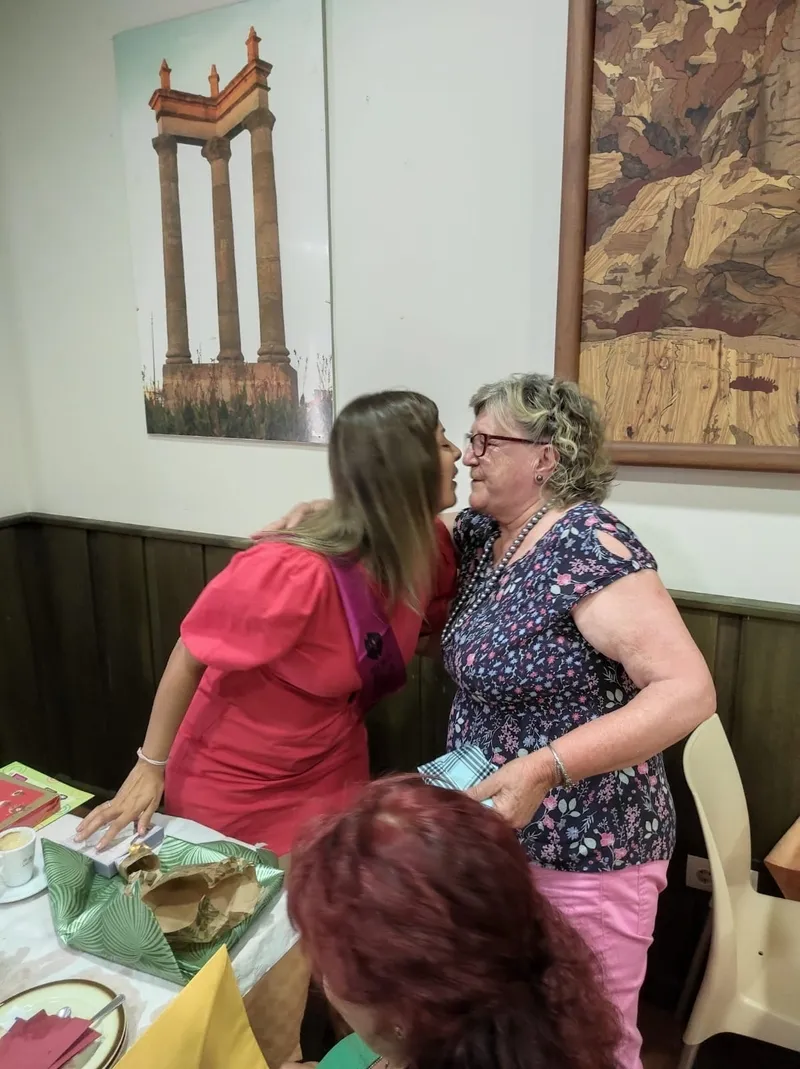 Las mujeres de Peralejos de Abajo celebran el final del programa 'Depende de ti'