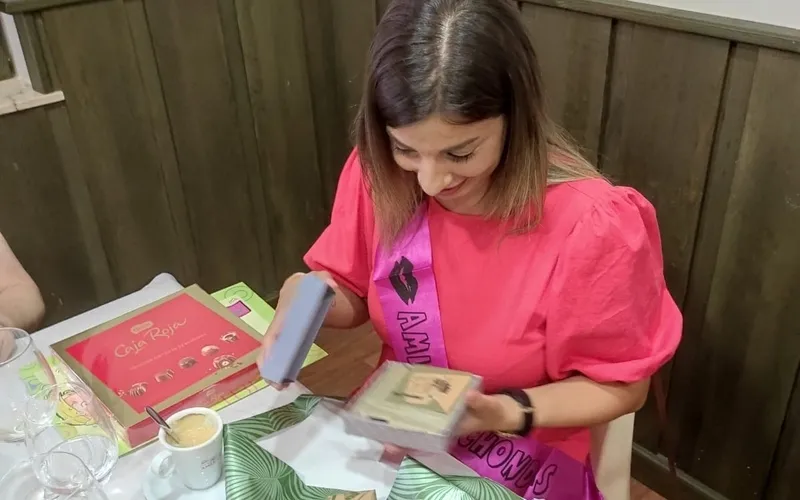 Las mujeres de Peralejos de Abajo celebran el final del programa 'Depende de ti'