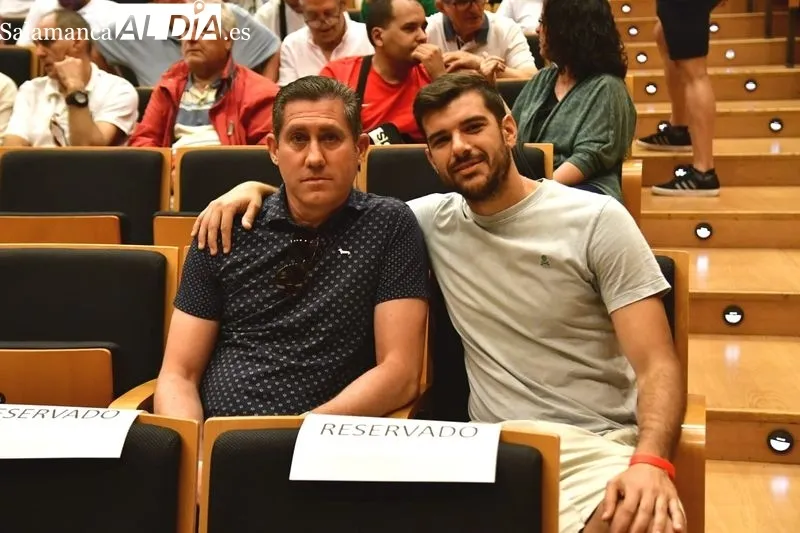 Foto 4 - Mateu Lahoz, principal protagonista de la mesa redonda que ha inaugurado el VIII Torneo ADCAS