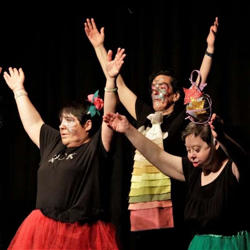 Actuación en Monleras del grupo de teatro y danza de Asprodes Vitigudino que dirige Raquel García Sevillano