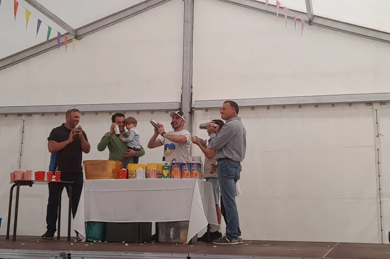 Teo Marcos ofrecía un taller de coctelería en El Campo de Peñaranda