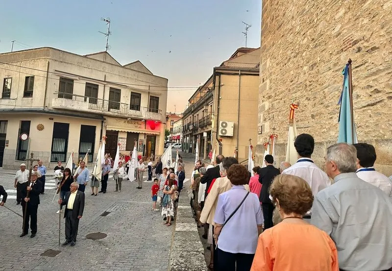 Foto 2 - La Adoraci&oacute;n Nocturna celebra su Vigilia nacional en Alba de Tormes