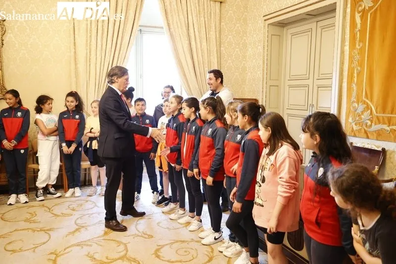Recepción en el Ayuntamiento de los ganadores del concurso ‘Aula de Patrimonio’ de Salamanca y de Santiago de Compostela. Foto de David Sañudo
