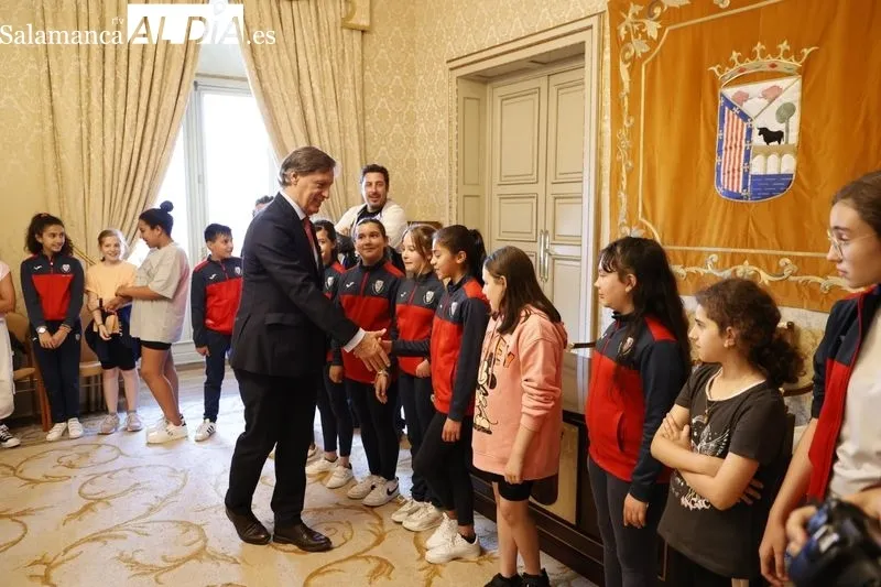 Recepción en el Ayuntamiento de los ganadores del concurso ‘Aula de Patrimonio’ de Salamanca y de Santiago de Compostela. Foto de David Sañudo