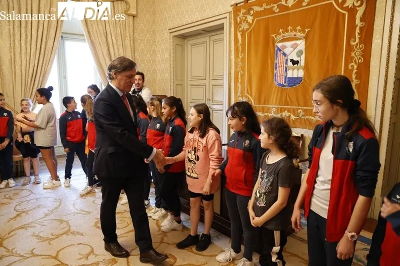Recepción en el Ayuntamiento de los ganadores del concurso ‘Aula de Patrimonio’ de Salamanca y de Santiago de Compostela. Foto de David Sañudo