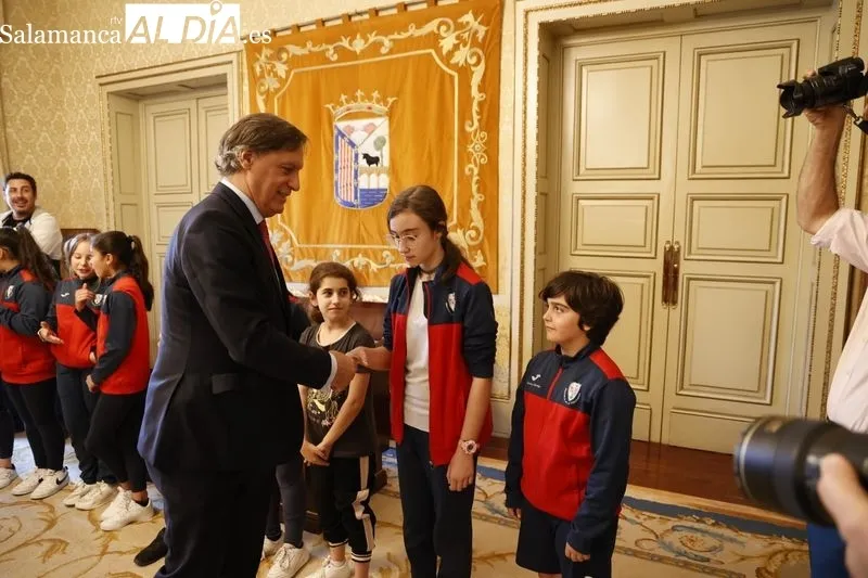 Recepción en el Ayuntamiento de los ganadores del concurso ‘Aula de Patrimonio’ de Salamanca y de Santiago de Compostela. Foto de David Sañudo