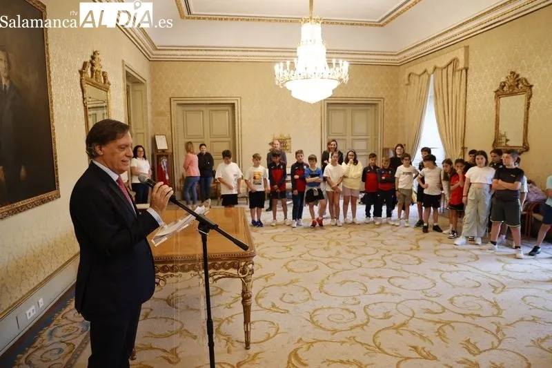 Recepción en el Ayuntamiento de los ganadores del concurso ‘Aula de Patrimonio’ de Salamanca y de Santiago de Compostela. Foto de David Sañudo