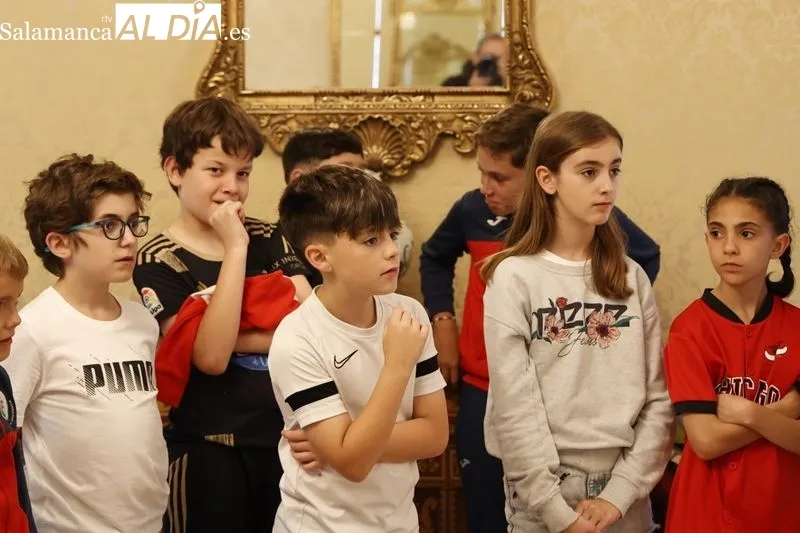 Recepción en el Ayuntamiento de los ganadores del concurso ‘Aula de Patrimonio’ de Salamanca y de Santiago de Compostela. Foto de David Sañudo