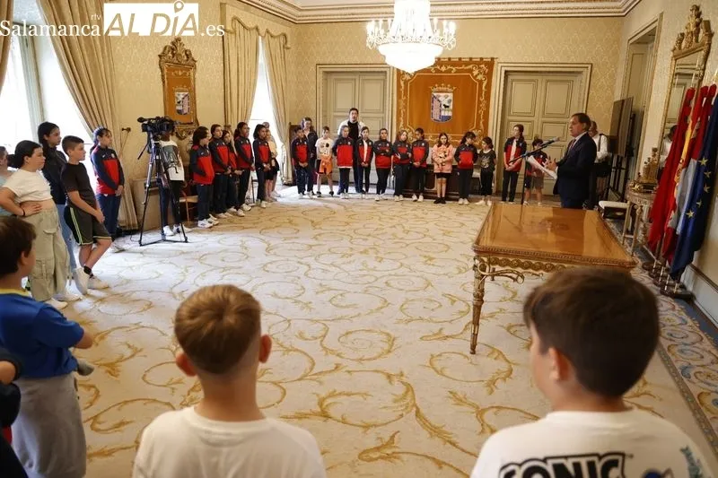 Recepción en el Ayuntamiento de los ganadores del concurso ‘Aula de Patrimonio’ de Salamanca y de Santiago de Compostela. Foto de David Sañudo