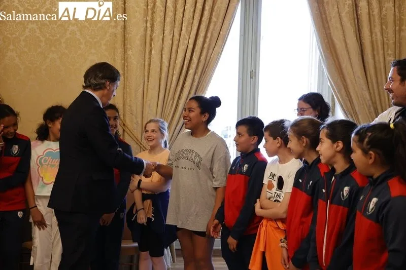 Recepción en el Ayuntamiento de los ganadores del concurso ‘Aula de Patrimonio’ de Salamanca y de Santiago de Compostela. Foto de David Sañudo