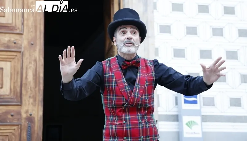 El actor Carlos Vicente en una de las escenas de ‘Cucurrucú paloma (y la pelirroja ¿qué?’. Foto de David Sañudo