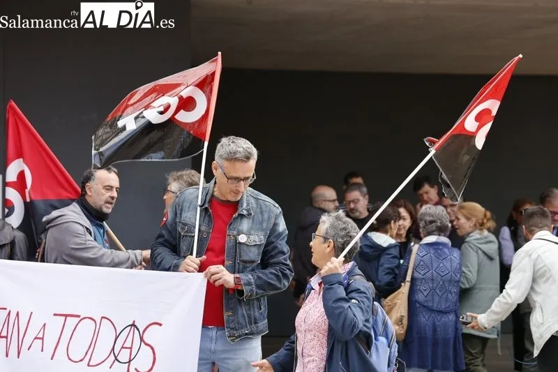 Concentración de la CGT en la Delegación de la Junta en Salamanca. Foto de David Sañudo