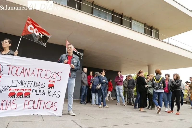 Concentración de la CGT en la Delegación de la Junta en Salamanca. Foto de David Sañudo