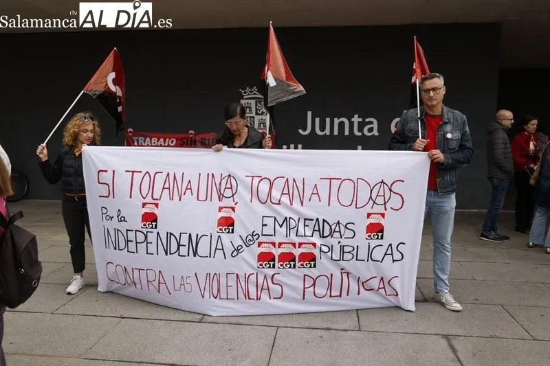 Concentración de la CGT en la Delegación de la Junta en Salamanca. Foto de David Sañudo