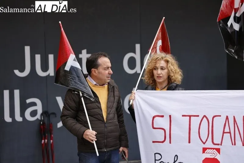 Concentración de la CGT en la Delegación de la Junta en Salamanca. Foto de David Sañudo