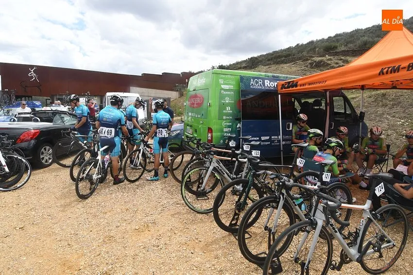 Foto 6 - Siega Verde da la salida a la III Challenge Ciclista Cadete de Salamanca