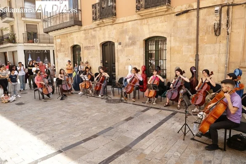 Concierto de estudiantes del COSCYL en la Rúa Mayor. Foto de David Sañudo