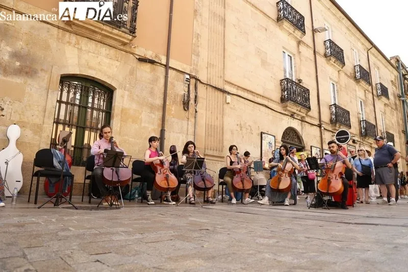 Concierto de estudiantes del COSCYL en la Rúa Mayor. Foto de David Sañudo