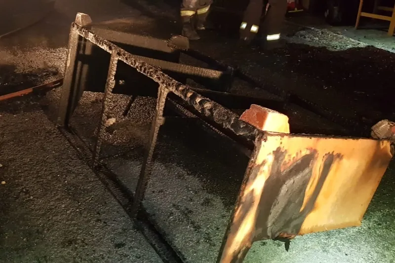 Bomberos de Peñaranda sofocaban un incendio declarado en una peña