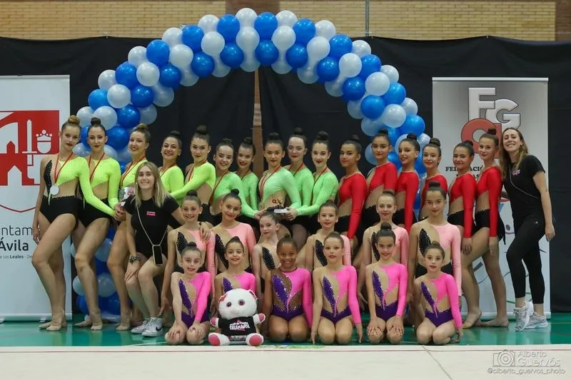 Integrantes del Club Rítmica Salamanca en la final de la Liga de CyL. Foto de Alberto Guervós