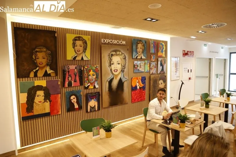 Exposición 'Pinceladas multicolor' de Silvia Herrero en las cafeterías del Hospital Universitario y del Virgen de la Vega. Foto de David Sañudo