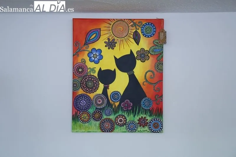Exposición 'Pinceladas multicolor' de Silvia Herrero en las cafeterías del Hospital Universitario y del Virgen de la Vega. Foto de David Sañudo