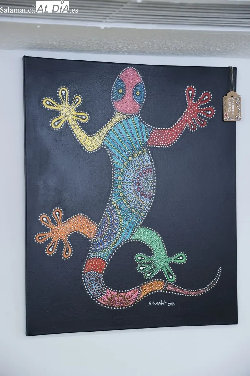 Exposición 'Pinceladas multicolor' de Silvia Herrero en las cafeterías del Hospital Universitario y del Virgen de la Vega. Foto de David Sañudo