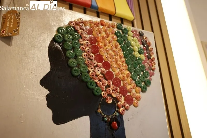 Exposición 'Pinceladas multicolor' de Silvia Herrero en las cafeterías del Hospital Universitario y del Virgen de la Vega. Foto de David Sañudo