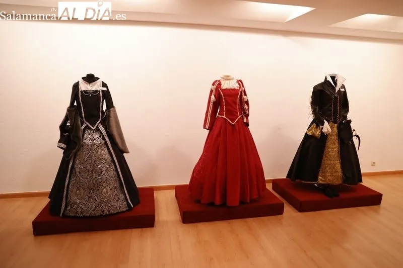 Exposición 'La moda del Siglo de Oro Español' en la Sala Garcigrande de Unicaja en Plaza de los Bandos. Foto de David Sañudo