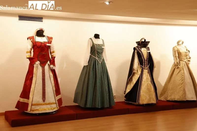 Exposición 'La moda del Siglo de Oro Español' en la Sala Garcigrande de Unicaja en Plaza de los Bandos. Foto de David Sañudo