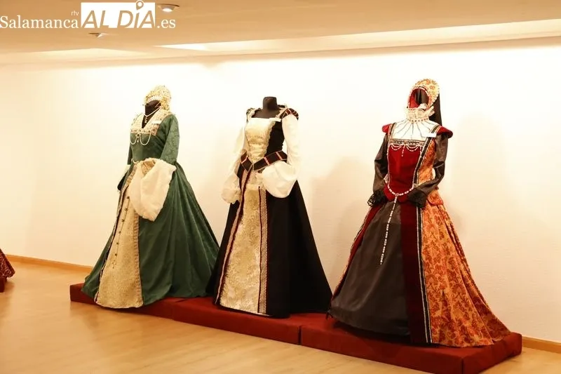 Exposición 'La moda del Siglo de Oro Español' en la Sala Garcigrande de Unicaja en Plaza de los Bandos. Foto de David Sañudo