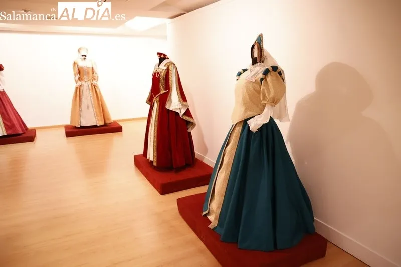 Exposición 'La moda del Siglo de Oro Español' en la Sala Garcigrande de Unicaja en Plaza de los Bandos. Foto de David Sañudo