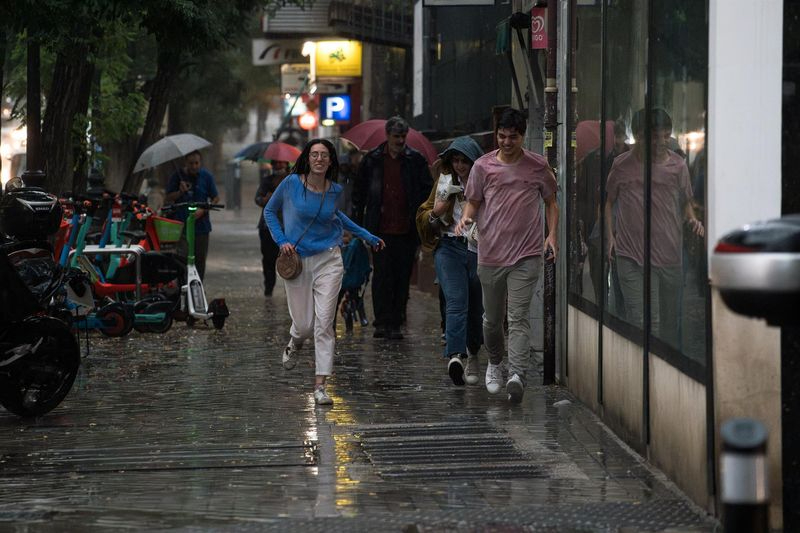 Foto 1 - Toda Castilla y León, en alerta por lluvias y tormentas, antes de la llegada de la borrasca Óscar