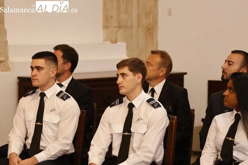 Graduación de alumnos y entrega de Alas de la Escuela de Pilotos Adventia en el Colegio Fonseca