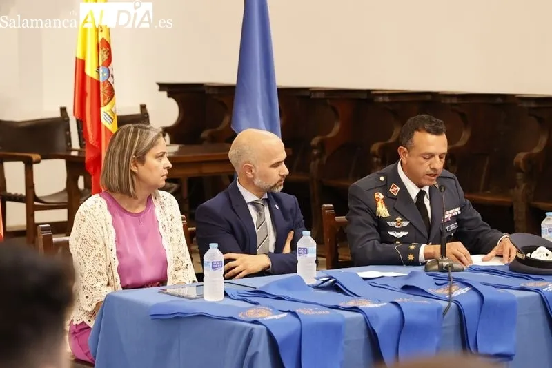 Graduación de alumnos y entrega de Alas de la Escuela de Pilotos Adventia en el Colegio Fonseca