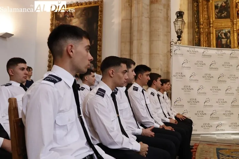 Graduación de alumnos y entrega de Alas de la Escuela de Pilotos Adventia en el Colegio Fonseca