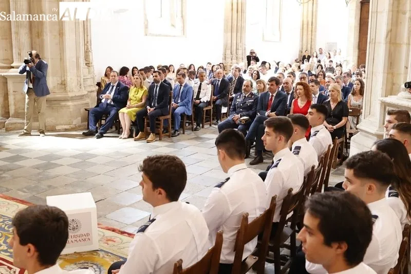 Graduación de alumnos y entrega de Alas de la Escuela de Pilotos Adventia en el Colegio Fonseca