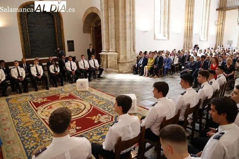 Graduación de alumnos y entrega de Alas de la Escuela de Pilotos Adventia en el Colegio Fonseca