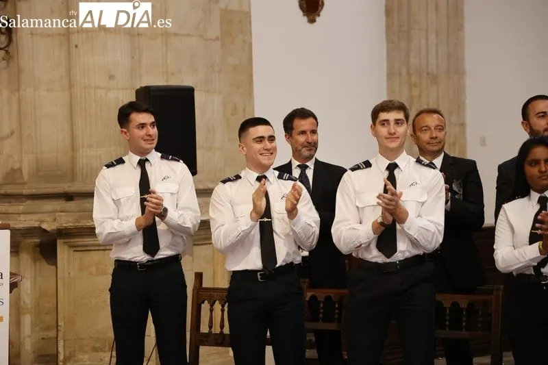 Graduación de alumnos y entrega de Alas de la Escuela de Pilotos Adventia en el Colegio Fonseca