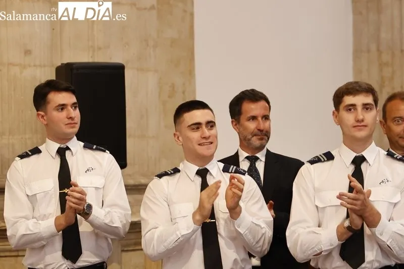 Graduación de alumnos y entrega de Alas de la Escuela de Pilotos Adventia en el Colegio Fonseca