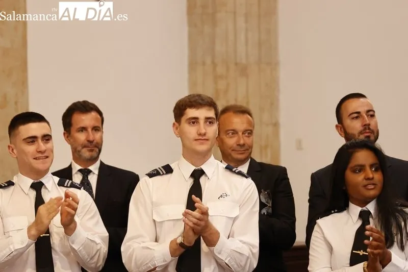 Graduación de alumnos y entrega de Alas de la Escuela de Pilotos Adventia en el Colegio Fonseca