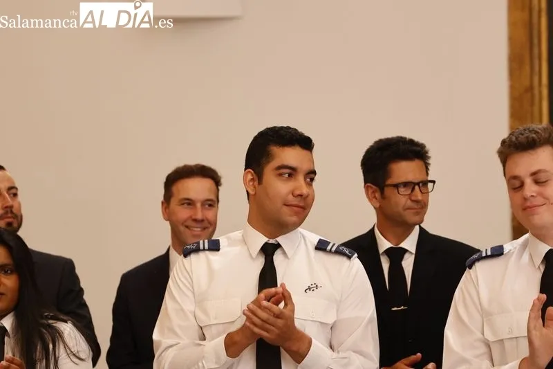 Graduación de alumnos y entrega de Alas de la Escuela de Pilotos Adventia en el Colegio Fonseca