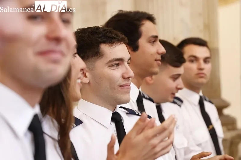 Graduación de alumnos y entrega de Alas de la Escuela de Pilotos Adventia en el Colegio Fonseca
