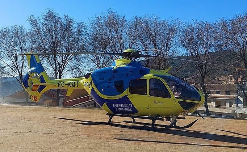 El ganadero herido fue trasladado en helicóptero al Hospital tras ser atendido por los servicios de emergercias del Centro de Salud de Vitigudino