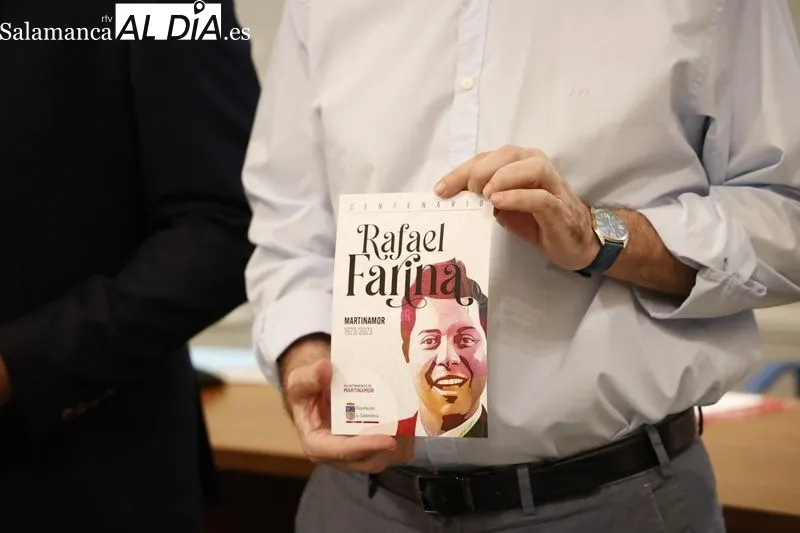 El diputado de Cultura, David Mingo, el alcalde de Martinamor, Juan Antonio Martín y el representante de Cívitas, Javier de Prado, presentan el programa de actividades con motivo del Centenario de Rafael Farina. Foto de David Sañudo