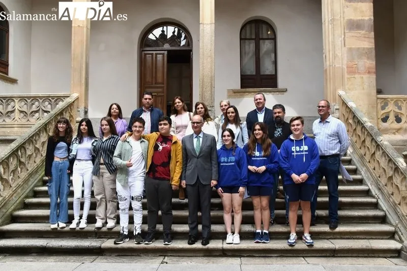 Foto 2 - V&iacute;ctor Cabezas y Juan Jos&eacute; Lanchas se hacen con el 3&ordm; puesto en el Concurso de Tributos de la Diputaci&oacute;n