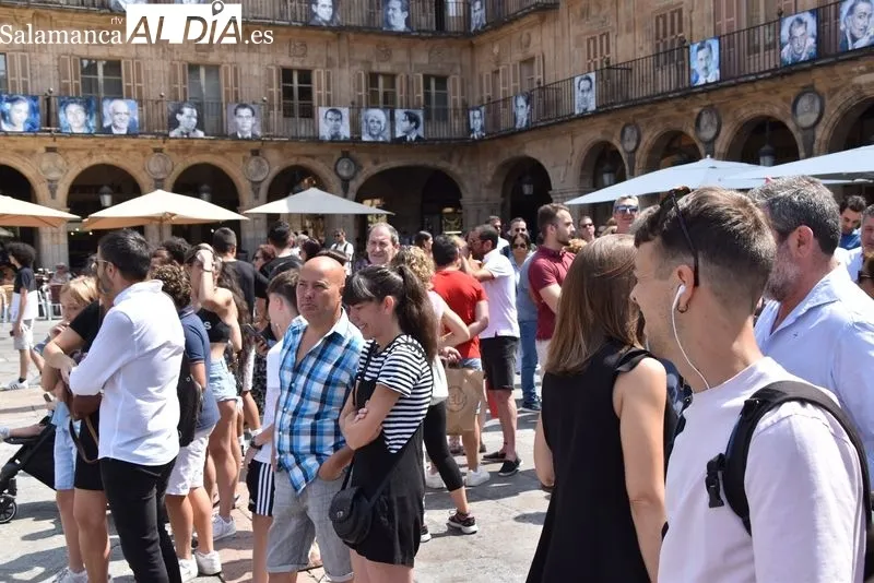 Foto 17 - Ba&ntilde;o de masas de Santiago Abascal en la Plaza Mayor