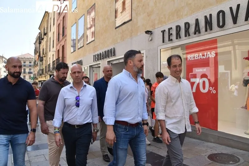 Foto 15 - Ba&ntilde;o de masas de Santiago Abascal en la Plaza Mayor