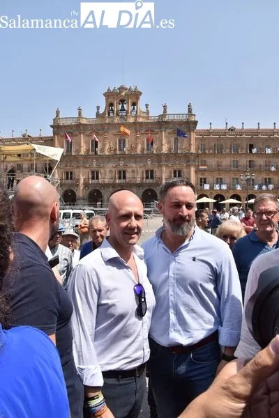 Foto 14 - Ba&ntilde;o de masas de Santiago Abascal en la Plaza Mayor