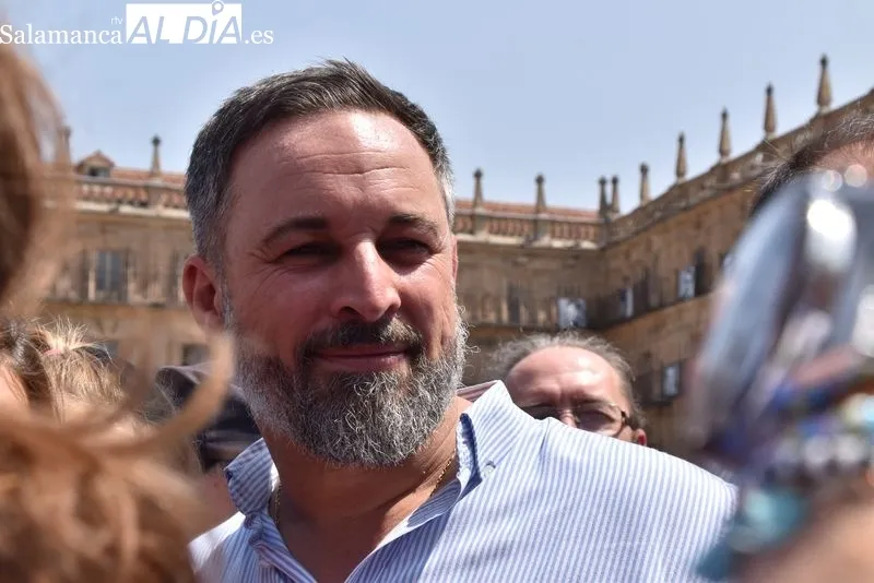 Foto 12 - Ba&ntilde;o de masas de Santiago Abascal en la Plaza Mayor